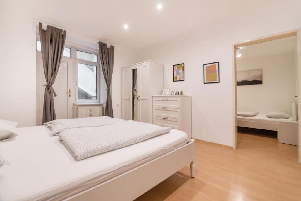 Spacious Central Apartment Виена Екстериор снимка