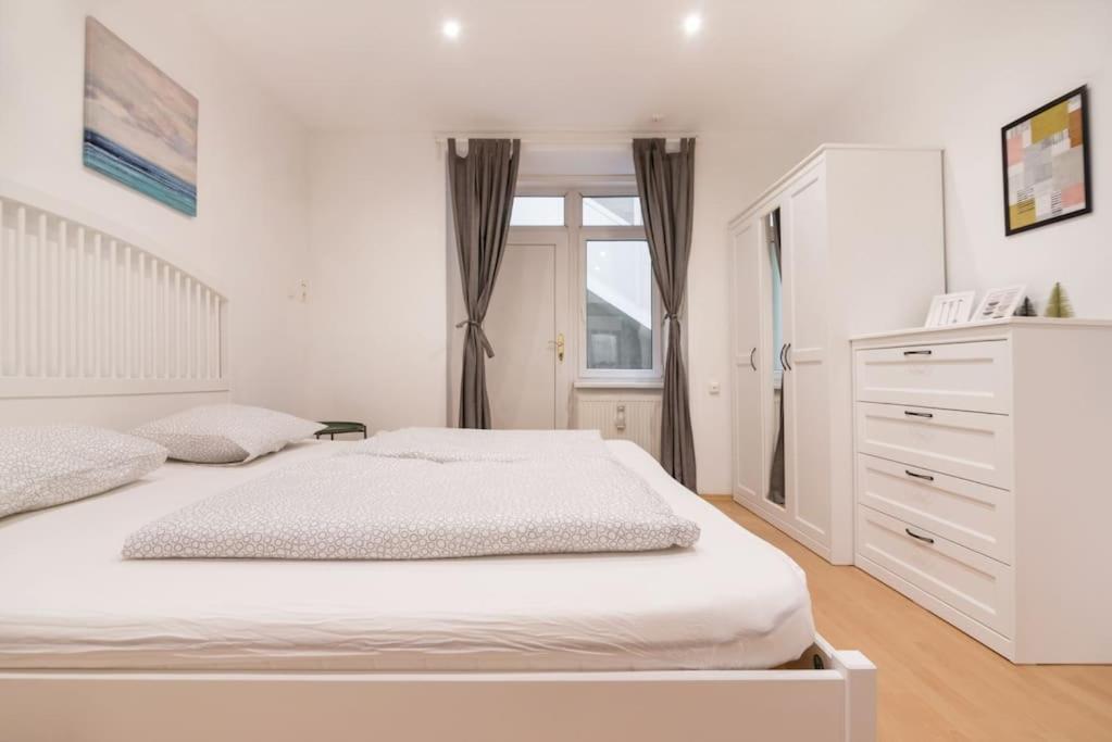 Spacious Central Apartment Виена Екстериор снимка
