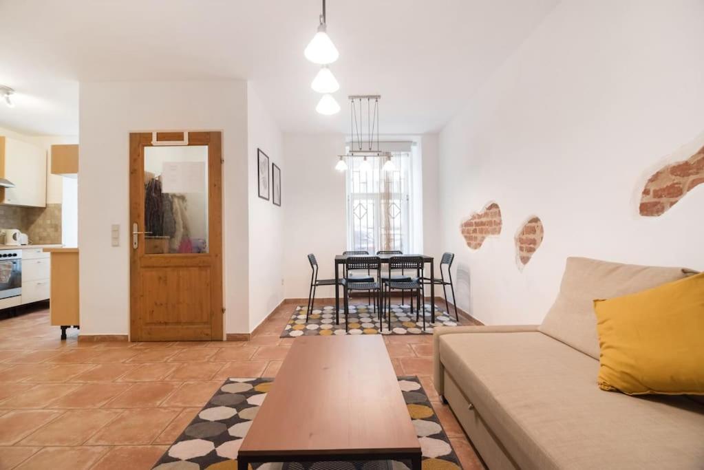 Spacious Central Apartment Виена Екстериор снимка